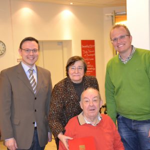 Martin Börschel, Marlis Herterich und Jochen Ott mit Günter Herterich